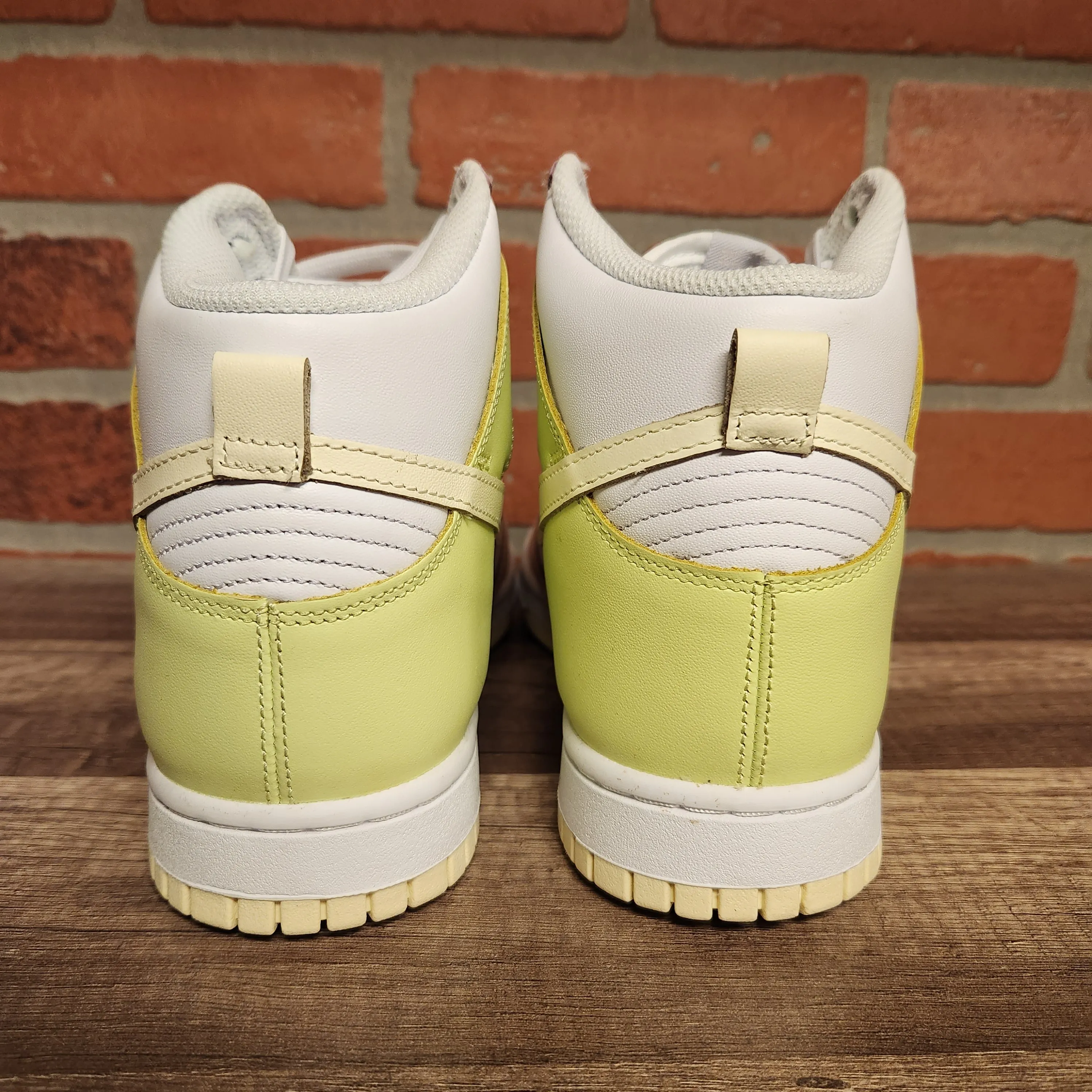 DS WMNS Nike Dunk High Lemon Twist