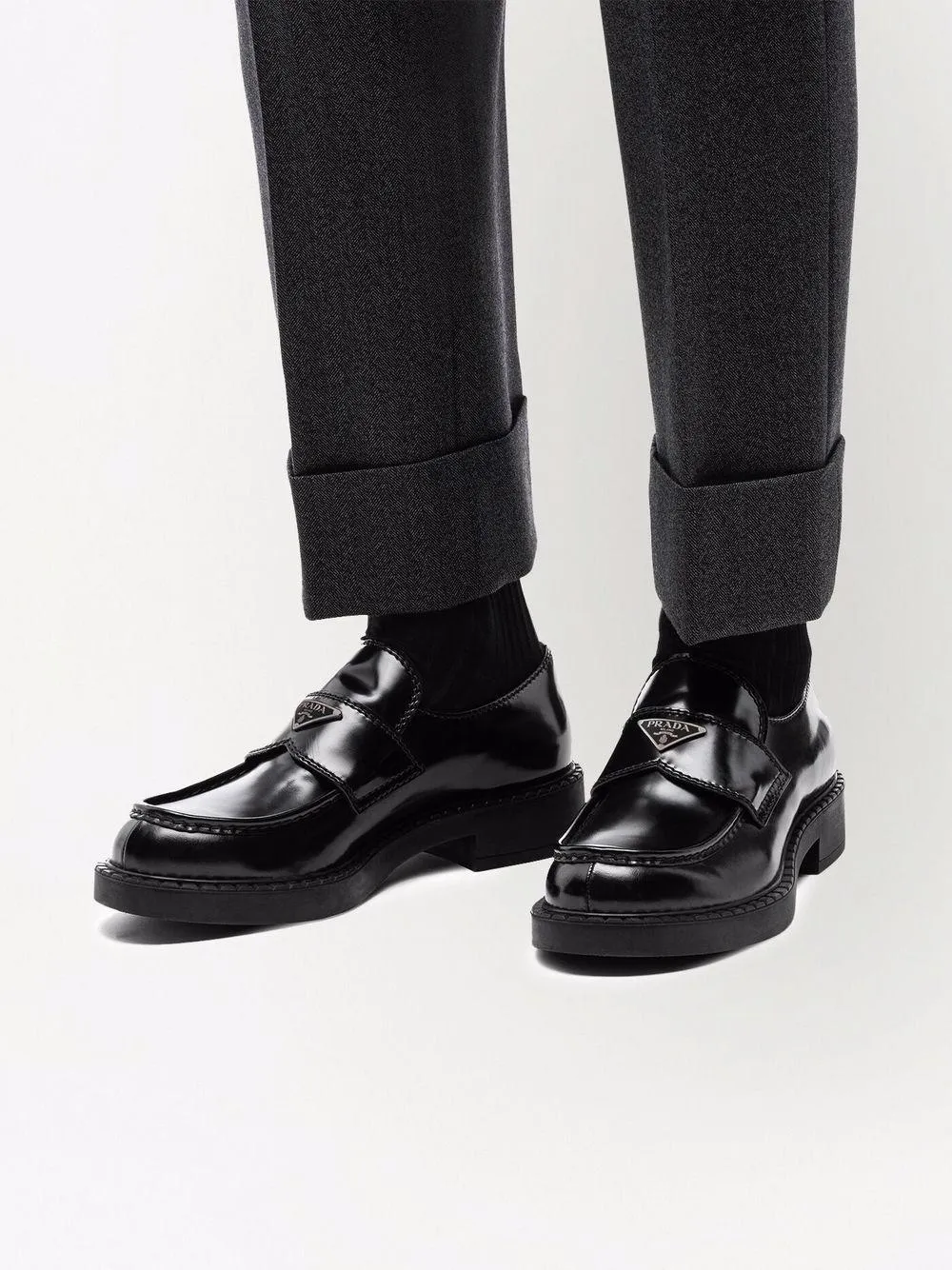 LOGO PLAQUE LEATHER LOAFERS